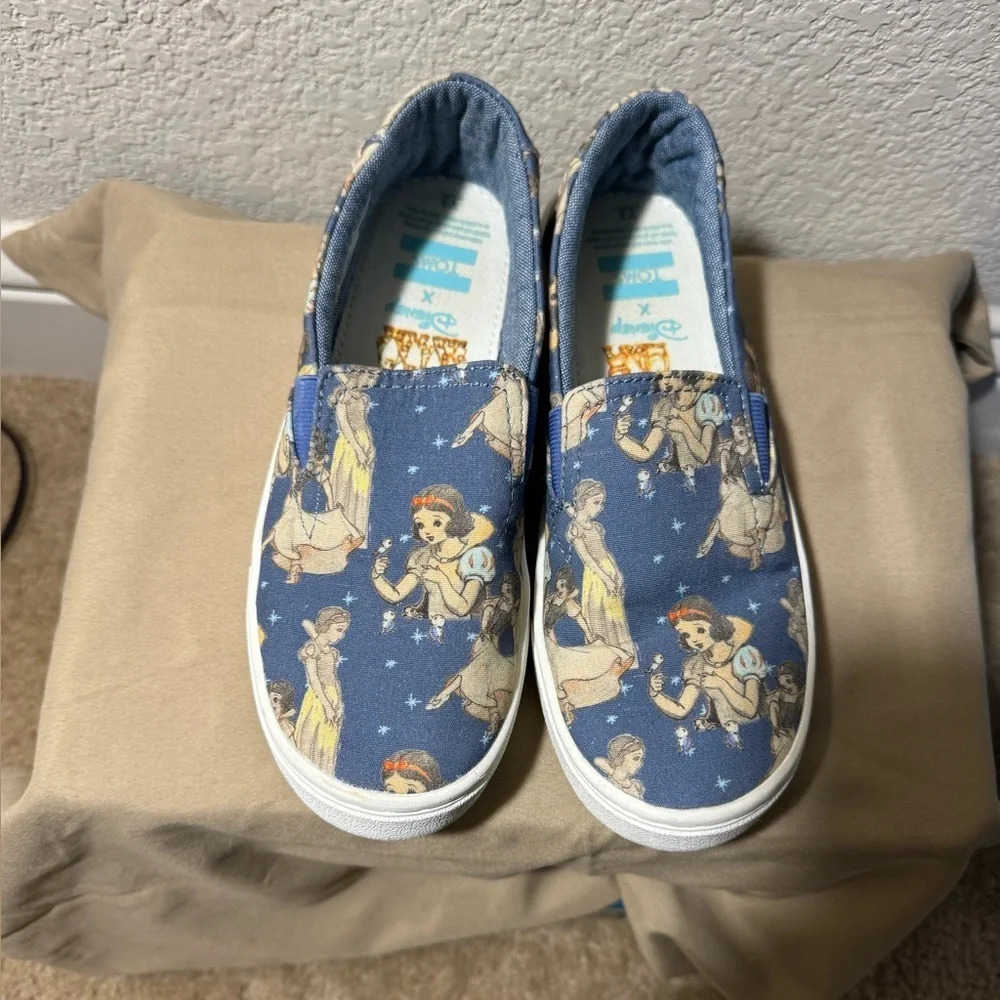 Disney x TOMS Snow White Youth Luca Slip-On Size Y3 - Picture 2 of 10